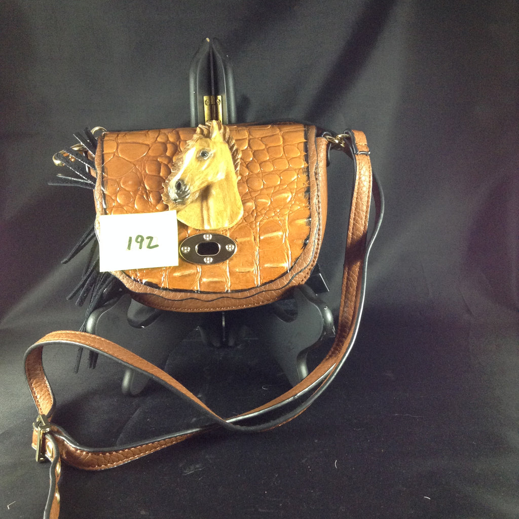 Tan leather vintage handbag with hand-carved wooden horse head. Perfect for the Rodeo or that Country-Western dance... YEE-HAW!  Dimensions - Height 5-3/4; Width 7"; Depth 1-3/4" Handle 23"