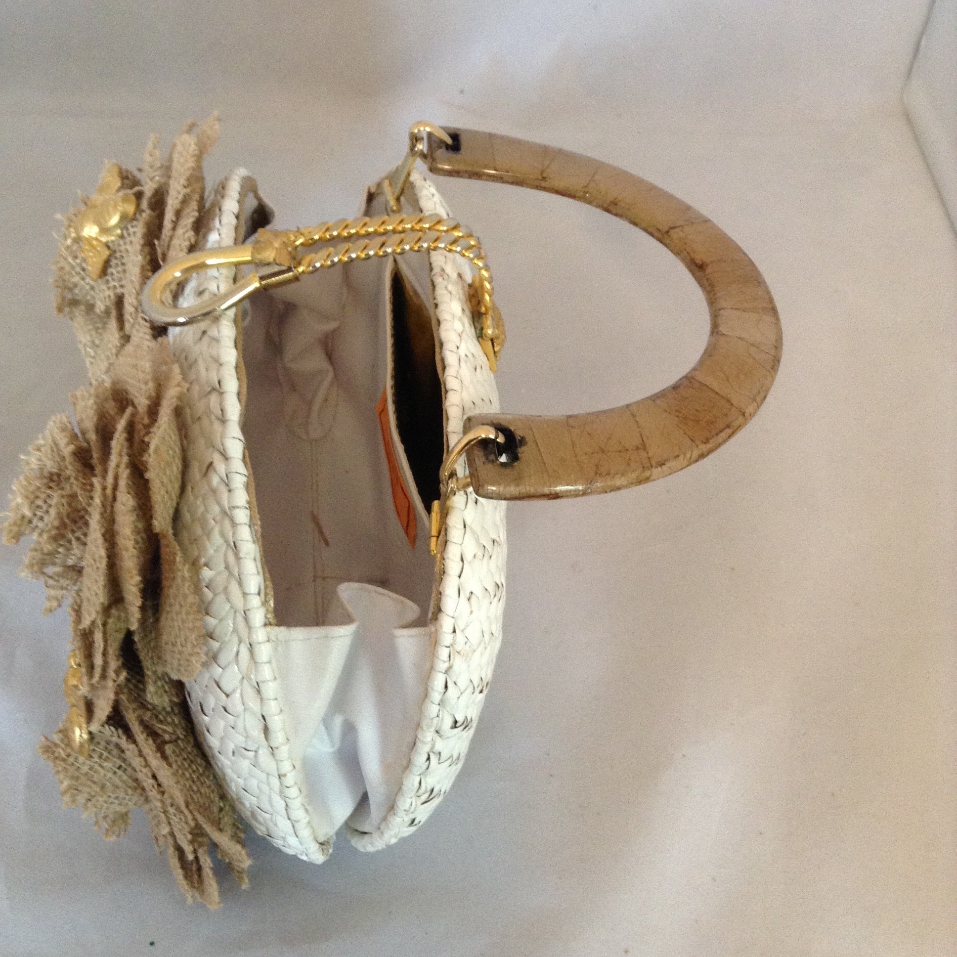 Vintage Shiny White Straw Purse With Tan Lucite Handle, Tan Hand-Made Burlap Roses And Golden Bumblebees. Dimensions - Height 6.25"; Length 9"; Depth 2.75"; Handle 4.5"