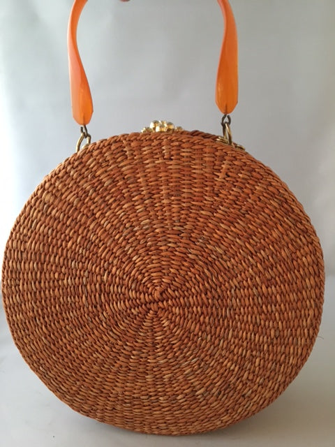 A great horned starfish and other wanna-bees encircle this unusual vintage straw bag. Leather lined with vintage lucite handle.You'll be in the inner circle wherever you take this!  Dimensions - Diameter 10"; Depth 4"; Handle 4"